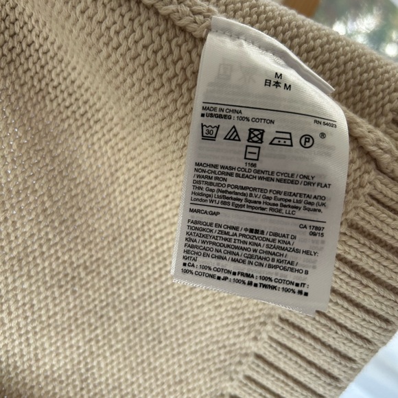 GAP - Picture 5 of 5